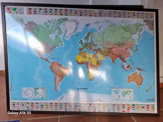 Mapa Mundi Marco madera marrón.