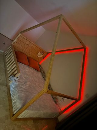 Cama Montessori 120x190 con colchón y luces.