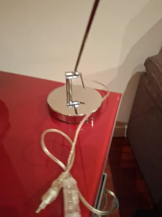 Lámpara de mesa moderna plateada