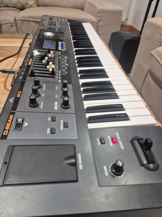 Teclado Roland VR09 + Funda Rigida