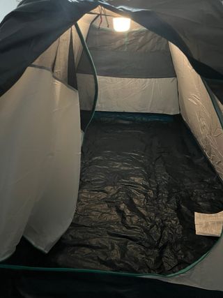 Tienda de campaña Quechua MH 100.