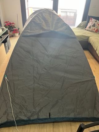 Tienda de campaña Quechua MH 100.