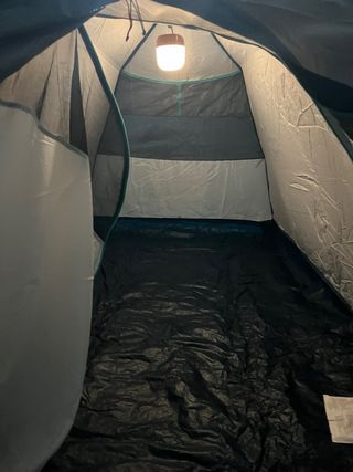 Tienda de campaña Quechua MH 100.