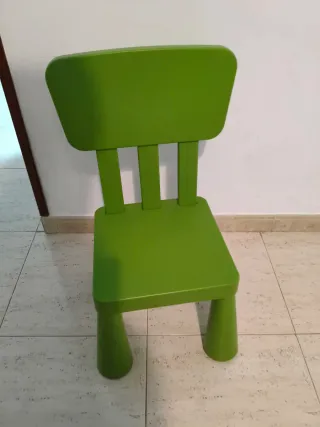 Sillas infantiles verdes