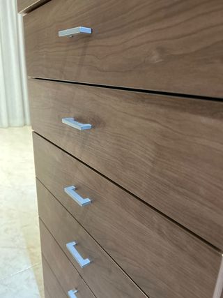 Armario de madera con 7 cajones