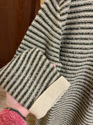 Jersey Zara con capucha. Talla S o 16 años