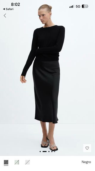 Falda midi satinada negra Mango