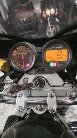 Suzuki Bandit con golpe a reparar