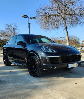 Porsche Cayenne Platinum Edition Pack GTS