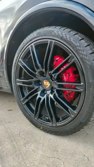 Porsche Cayenne Platinum Edition Pack GTS