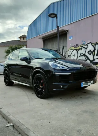 Porsche Cayenne Platinum Edition Pack GTS