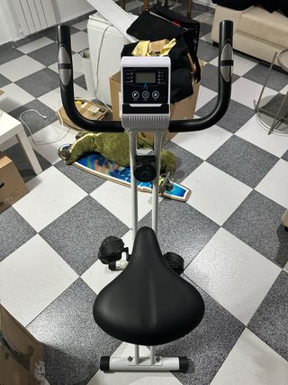 Bicicleta Estática Blanca y Negra