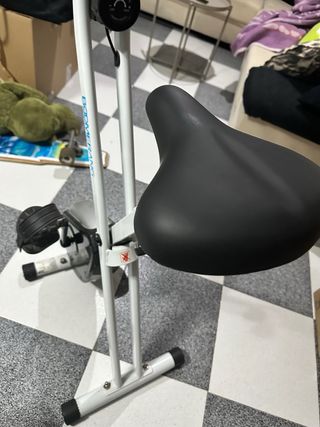 Bicicleta Estática Blanca y Negra