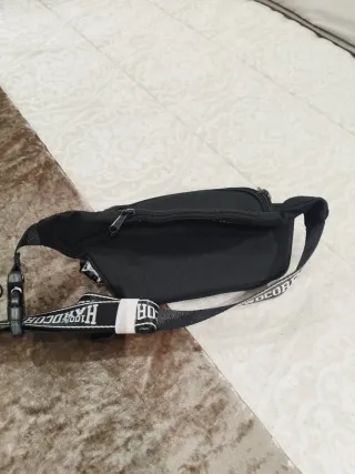 Lote 100% Hardcore: Riñonera y gafas.