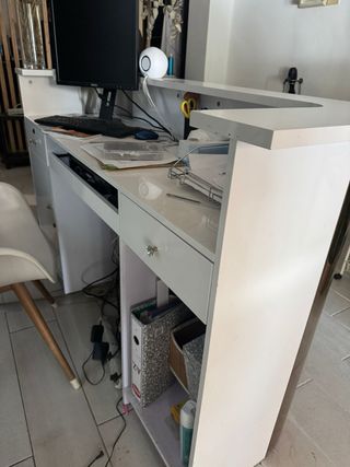 Mostrador Recepción Blanco y Dorado