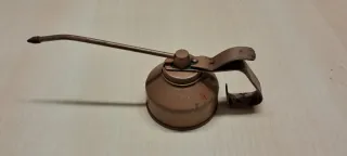 Aceitera de taller vintage