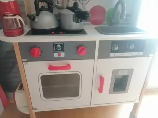 Cocina de juguete de madera