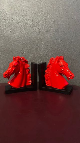 Sujetalibros Caballo Rojo