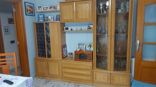 Mueble de comedor de madera