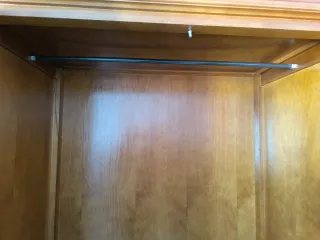 Armario de madera maciza