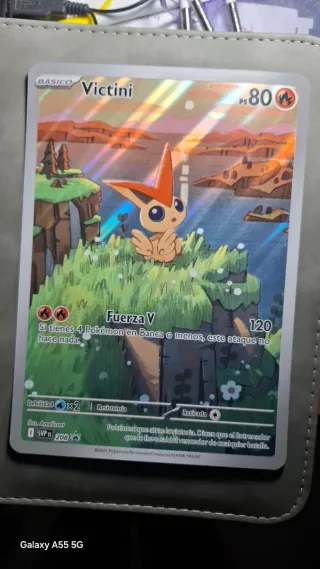 Carta Pokémon Charizard y Victini