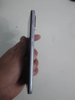 Móvil Motorola con Funda Transparente