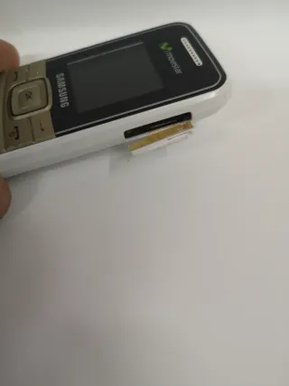 Teléfono Móvil Samsung GT-E1050