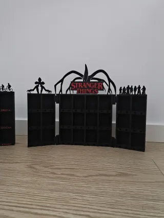 Expositor Plegable Stranger Things Kinder Joy