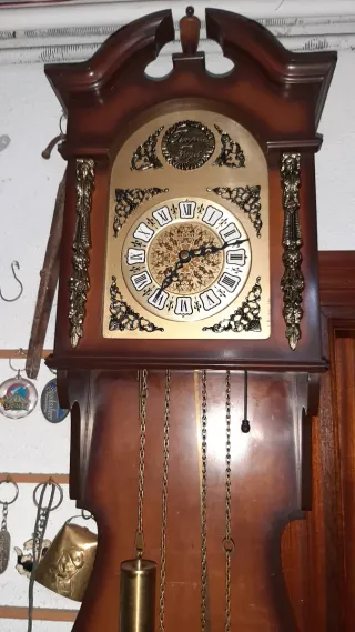 Reloj de pared con carrillón