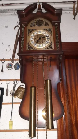 Reloj de pared con carrillón
