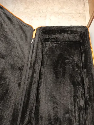 Transporte rígido con ruedas piano 88. Flight Case