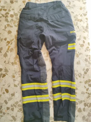Pantalón de bombero con detalles reflectantes