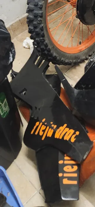 Plásticos traseros Rieju Drac