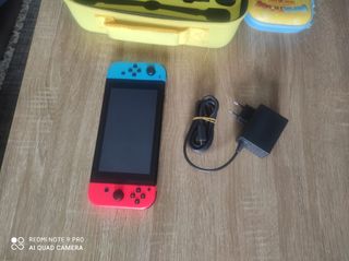 Nintendo Switch 32GB Azul/Rojo Casi Sin Uso