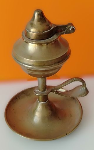 Lamparilla de bronce antigua