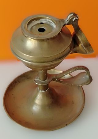 Lamparilla de bronce antigua