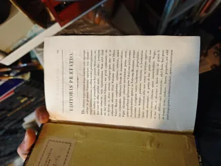 Antiguos libros y decorativos biblioteca Latina