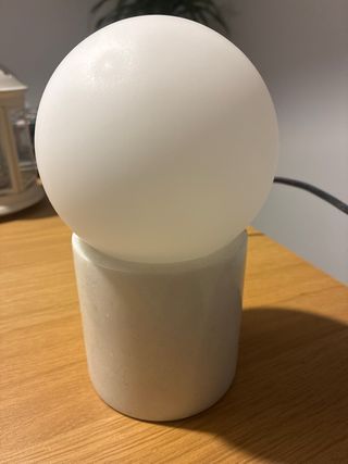 Lámpara de mesa moderna