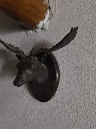 Cabeza de gamo de bronce