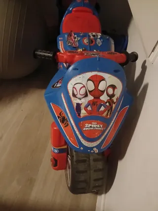 Moto Spiderman Grande. Correpasillos.