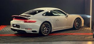 Porsche 911 2018 GTS