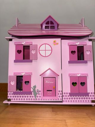 Casa de muñecas de madera rosa