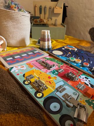 Lote de juguetes educativos de madera y silicona