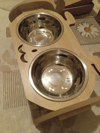 Ciotole per cani in legno e acciaio