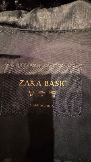 Casaco Zara preto com capuz de pelo
