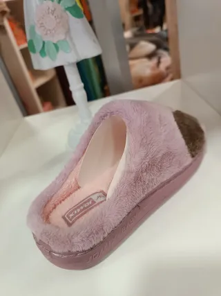 Zapatillas de estar por casa con ardilla diferente