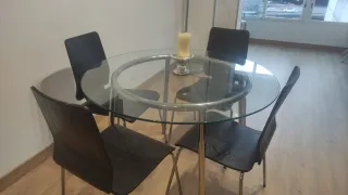 4 Sillas negras apilables. Madera y metal. ikea