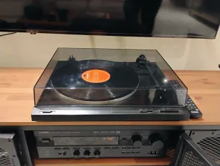 Amplificador y Tocadiscos Yamaha Negro