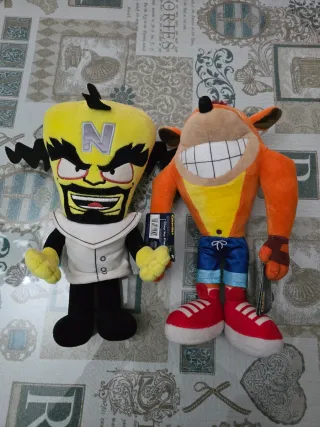 Peluches Crash Bandicoot y Dr. Neo Cortex