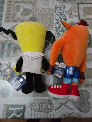 Peluches Crash Bandicoot y Dr. Neo Cortex